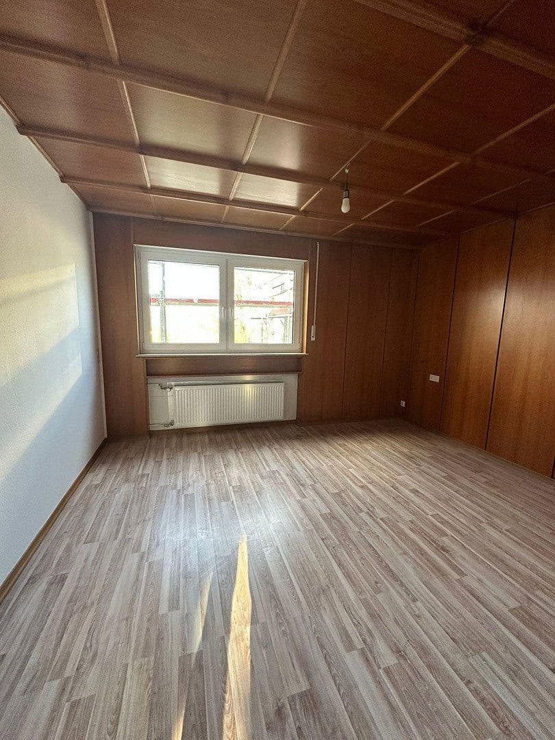 Prenájom bytu 4-izbový 120 m², Uhingen, Bádensko-Wurttembersko Prenájom bytu 4-izbový 120 m², Uhingen, Bádensko-Wurttembersko