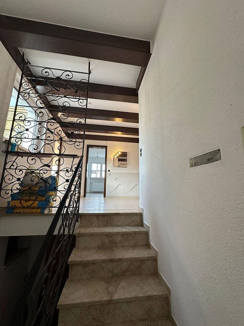 Prenájom bytu 4-izbový 120 m², Uhingen, Bádensko-Wurttembersko Prenájom bytu 4-izbový 120 m², Uhingen, Bádensko-Wurttembersko