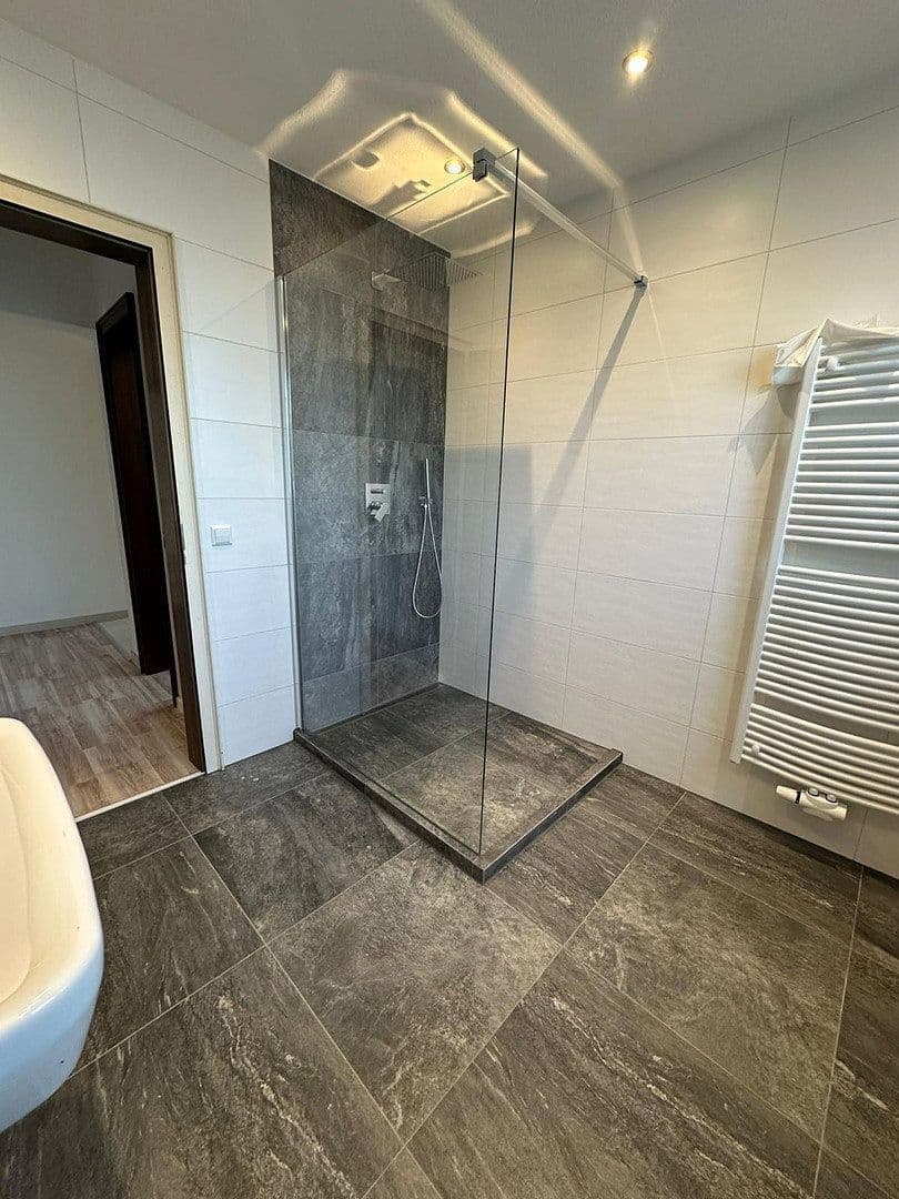 Prenájom bytu 4-izbový 120 m², Uhingen, Bádensko-Wurttembersko Prenájom bytu 4-izbový 120 m², Uhingen, Bádensko-Wurttembersko