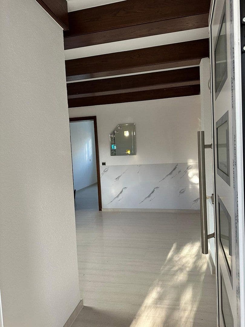 Prenájom bytu 4-izbový 120 m², Uhingen, Bádensko-Wurttembersko Prenájom bytu 4-izbový 120 m², Uhingen, Bádensko-Wurttembersko