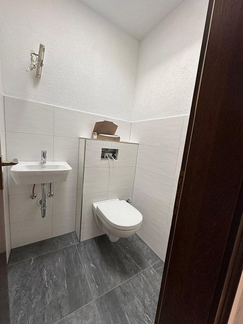 Prenájom bytu 4-izbový 120 m², Uhingen, Bádensko-Wurttembersko Prenájom bytu 4-izbový 120 m², Uhingen, Bádensko-Wurttembersko