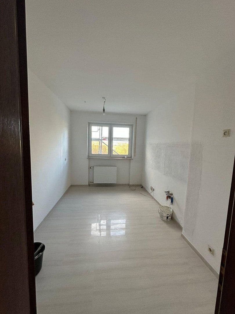 Prenájom bytu 4-izbový 120 m², Uhingen, Bádensko-Wurttembersko Prenájom bytu 4-izbový 120 m², Uhingen, Bádensko-Wurttembersko