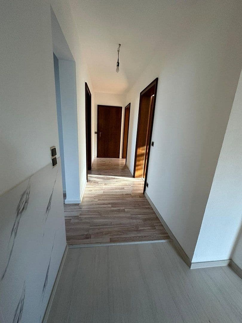 Prenájom bytu 4-izbový 120 m², Uhingen, Bádensko-Wurttembersko Prenájom bytu 4-izbový 120 m², Uhingen, Bádensko-Wurttembersko