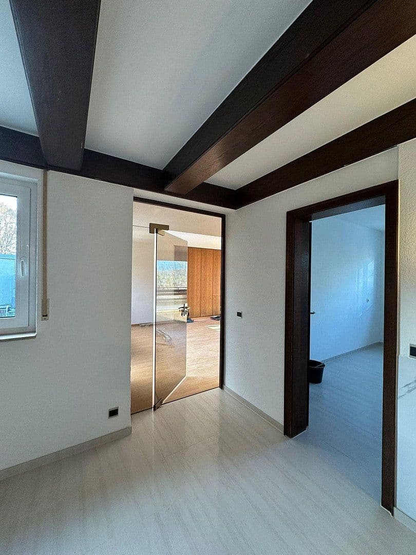 Prenájom bytu 4-izbový 120 m², Uhingen, Bádensko-Wurttembersko Prenájom bytu 4-izbový 120 m², Uhingen, Bádensko-Wurttembersko