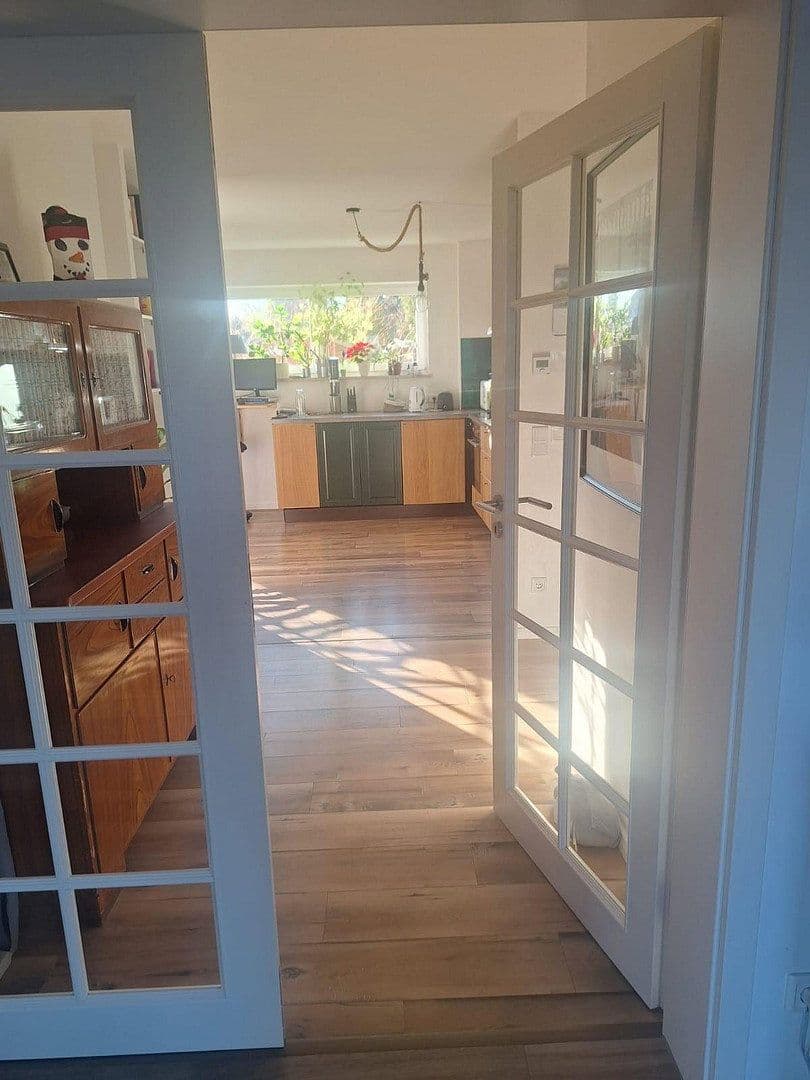 Prenájom bytu 4-izbový 133 m², Kaulbachweg, Leipzig, Sasko Prenájom bytu 4-izbový 133 m², Kaulbachweg, Leipzig, Sasko