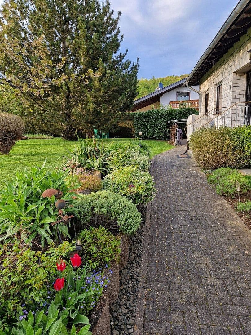 Predaj domu 283 m², pozemek 875 m², Mengerskirchen, Hesensko Predaj domu 283 m², pozemek 875 m², Mengerskirchen, Hesensko