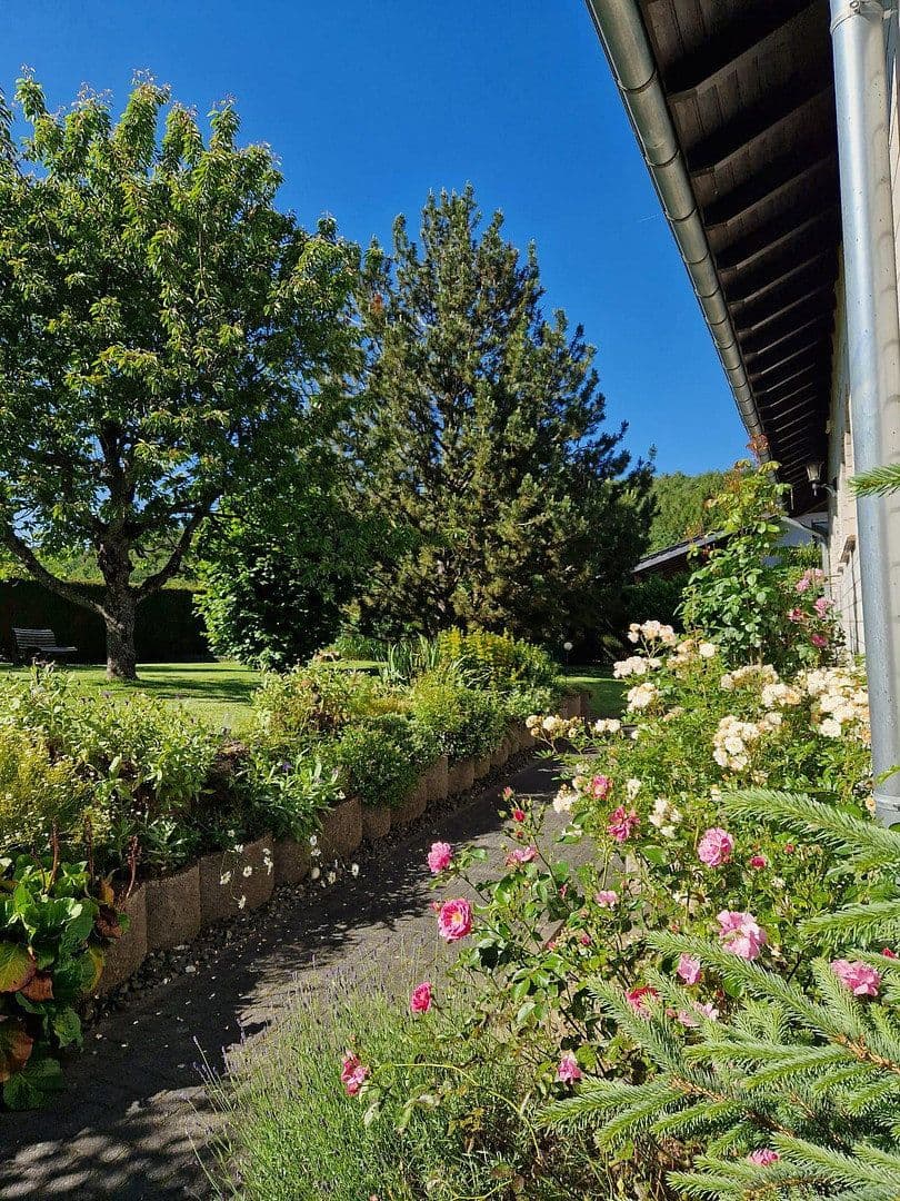 Predaj domu 283 m², pozemek 875 m², Mengerskirchen, Hesensko Predaj domu 283 m², pozemek 875 m², Mengerskirchen, Hesensko