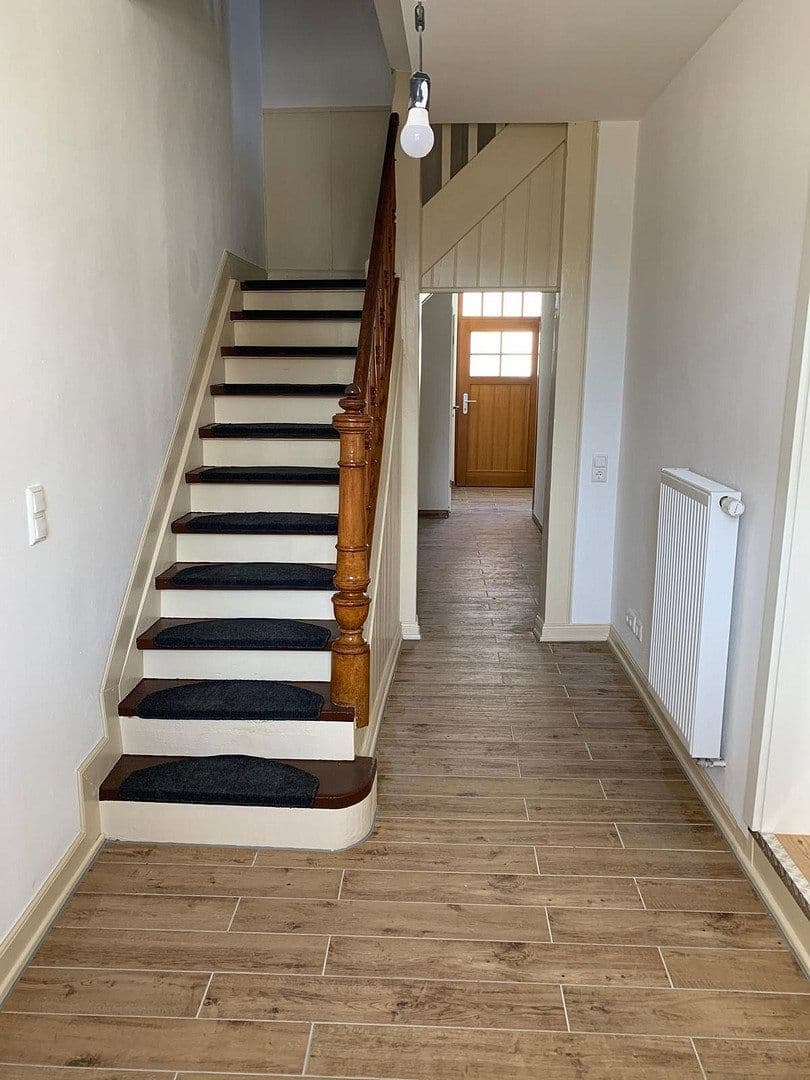 Predaj domu 130 m², pozemek 190 m², Cullmannsfahrt 4, Grünberg, Hesensko Predaj domu 130 m², pozemek 190 m², Cullmannsfahrt 4, Grünberg, Hesensko