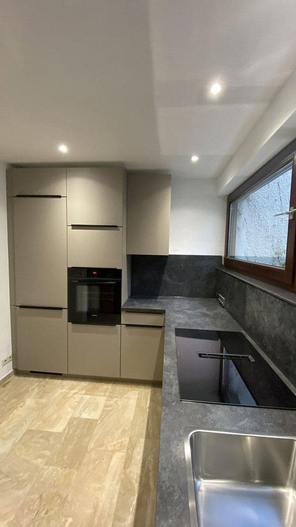 Prenájom bytu 3-izbový 90 m², Sindelfingen, Bádensko-Wurttembersko Prenájom bytu 3-izbový 90 m², Sindelfingen, Bádensko-Wurttembersko