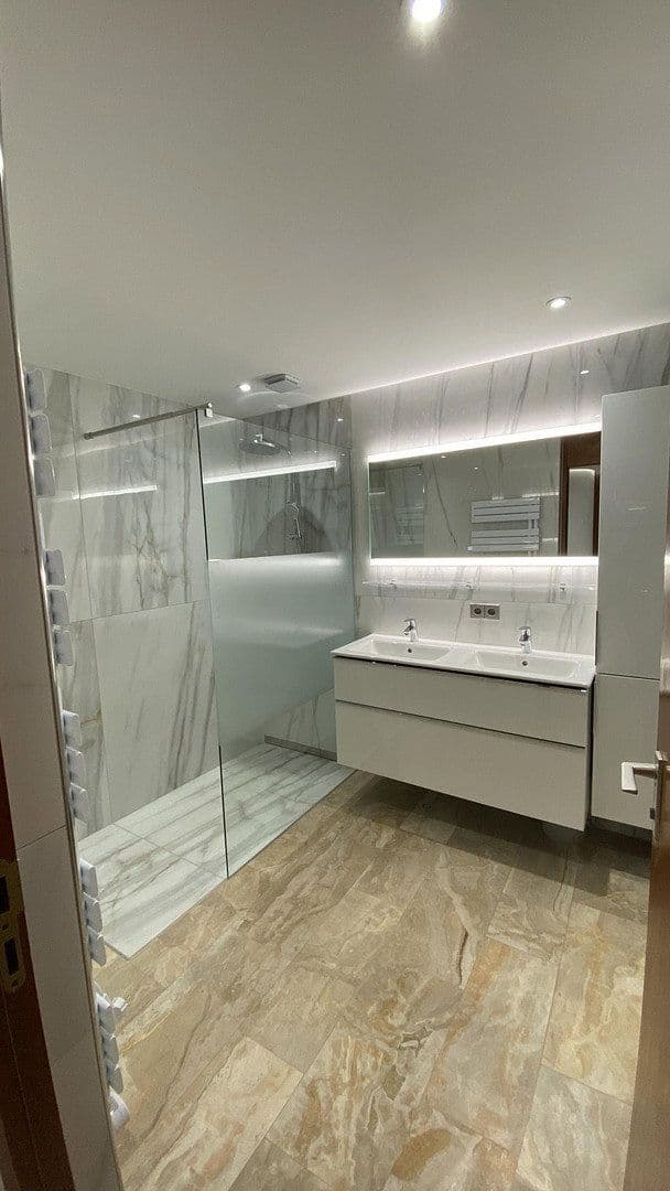 Prenájom bytu 3-izbový 90 m², Sindelfingen, Bádensko-Wurttembersko Prenájom bytu 3-izbový 90 m², Sindelfingen, Bádensko-Wurttembersko