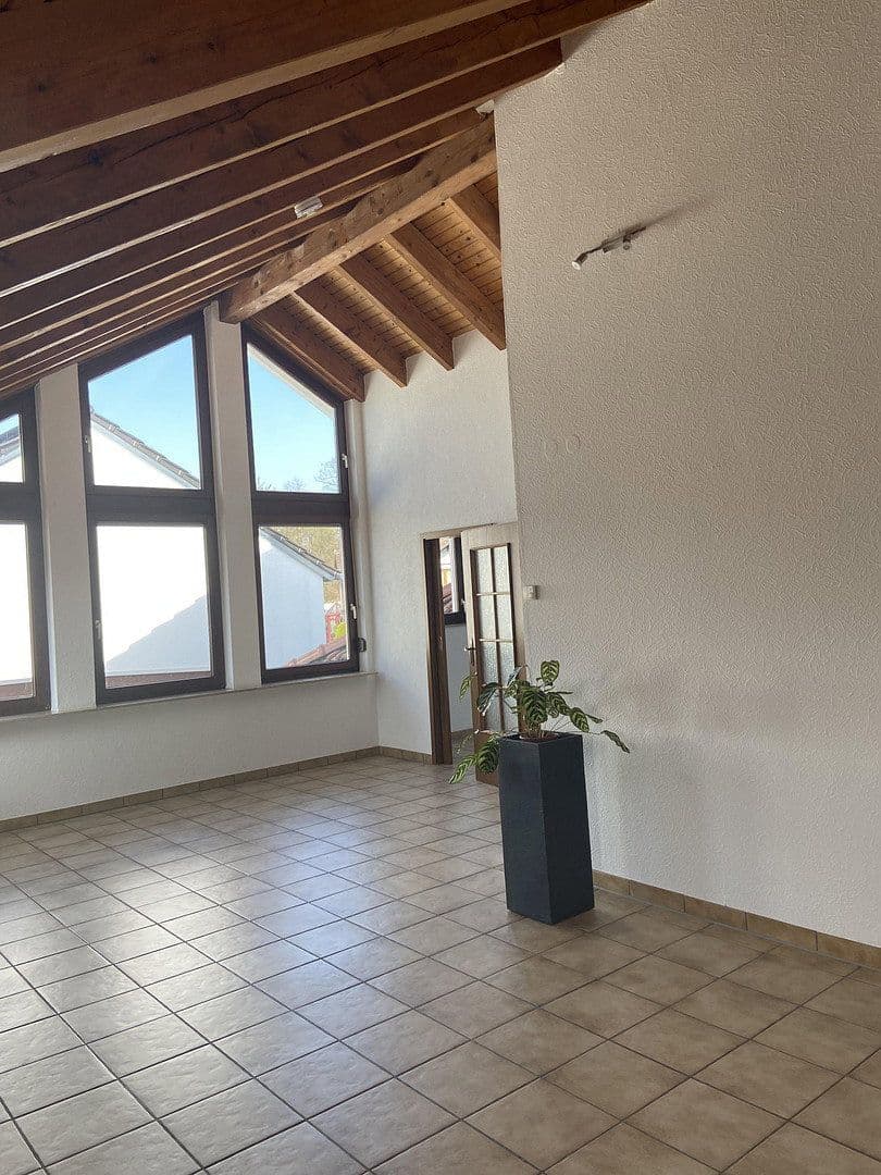 Prenájom bytu 3-izbový 106 m², Winnenden, Bádensko-Wurttembersko Prenájom bytu 3-izbový 106 m², Winnenden, Bádensko-Wurttembersko