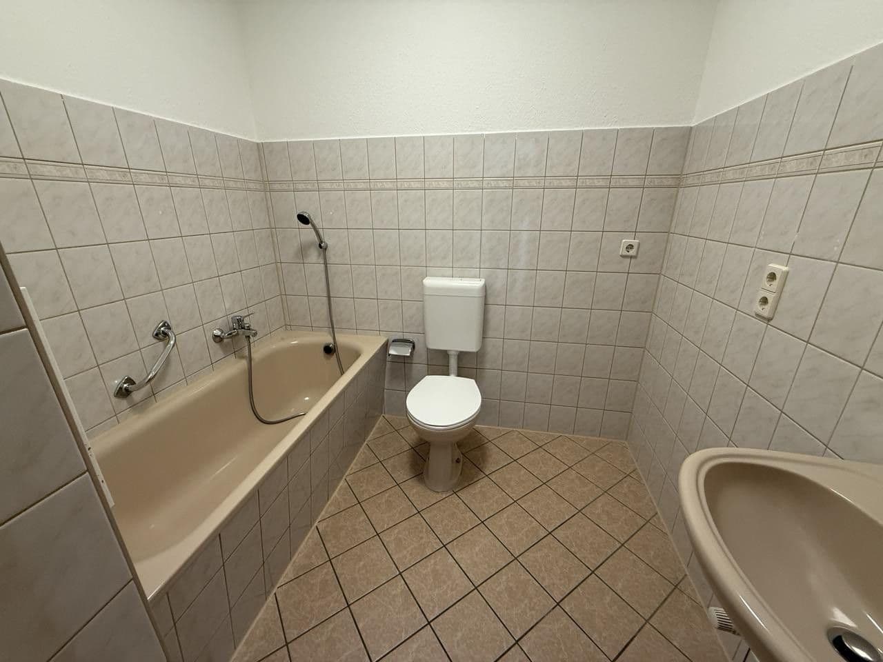 Prenájom bytu 3-izbový 65 m², Haselbrunner Str. 73, Plavno, Sasko Prenájom bytu 3-izbový 65 m², Haselbrunner Str. 73, Plavno, Sasko