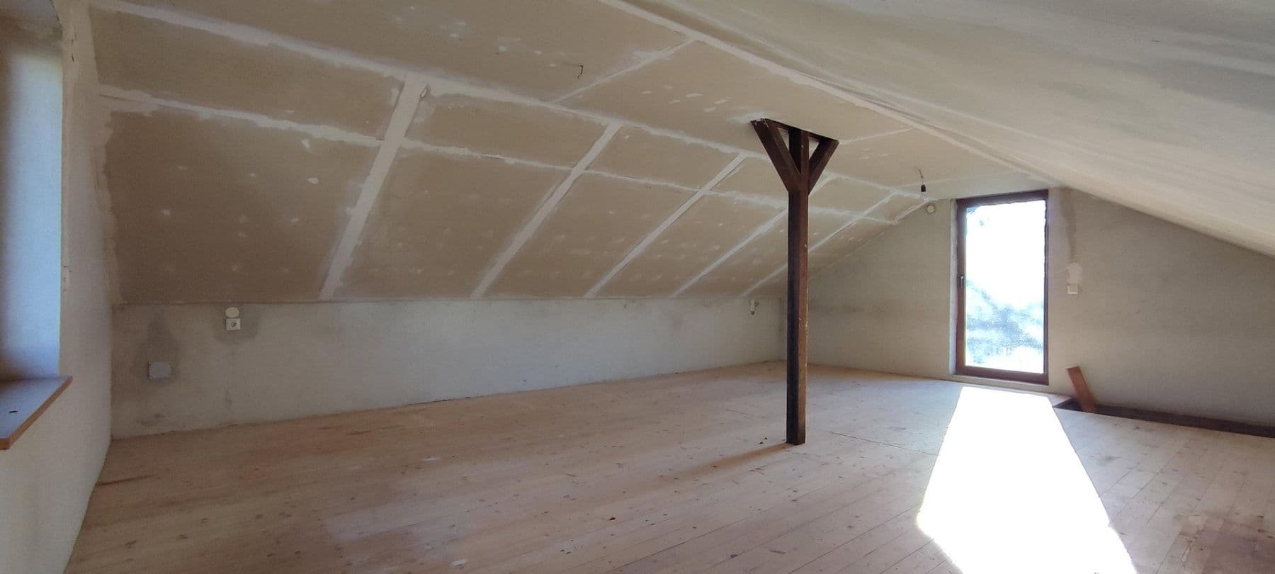 Predaj domu 120 m², pozemek 2.000 m², Zeulenroda-Triebes, Durínsko Predaj domu 120 m², pozemek 2.000 m², Zeulenroda-Triebes, Durínsko