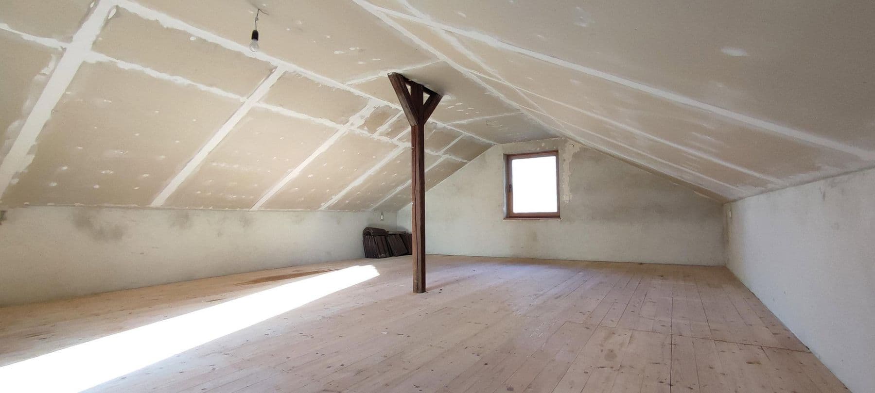 Predaj domu 120 m², pozemek 2.000 m², Zeulenroda-Triebes, Durínsko Predaj domu 120 m², pozemek 2.000 m², Zeulenroda-Triebes, Durínsko