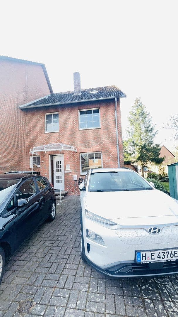 Predaj domu 130 m², pozemek 331 m², Lehrte, Dolné Sasko Predaj domu 130 m², pozemek 331 m², Lehrte, Dolné Sasko