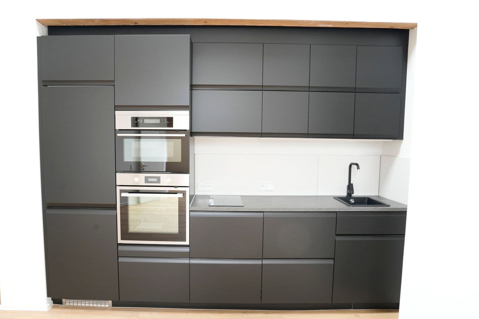 Prenájom bytu 3-izbový 115 m², Kaiserstrasse, Waldshut-Tiengen, Bádensko-Wurttembersko Prenájom bytu 3-izbový 115 m², Kaiserstrasse, Waldshut-Tiengen, Bádensko-Wurttembersko