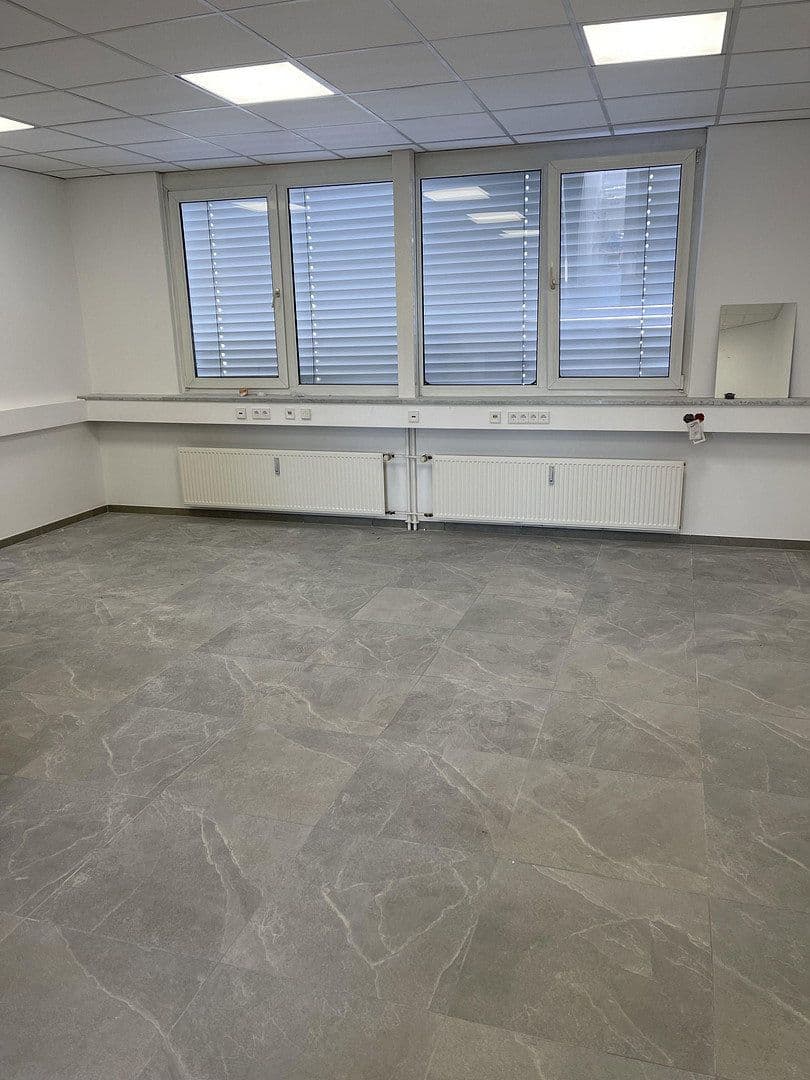 Prenájom kancelárie 395 m², Englmannstraße 2, München, Bavorsko Prenájom kancelárie 395 m², Englmannstraße 2, München, Bavorsko