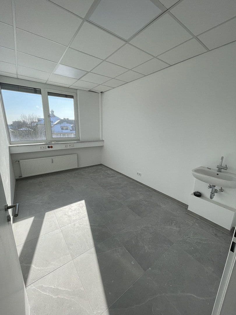 Prenájom kancelárie 395 m², Englmannstraße 2, München, Bavorsko Prenájom kancelárie 395 m², Englmannstraße 2, München, Bavorsko