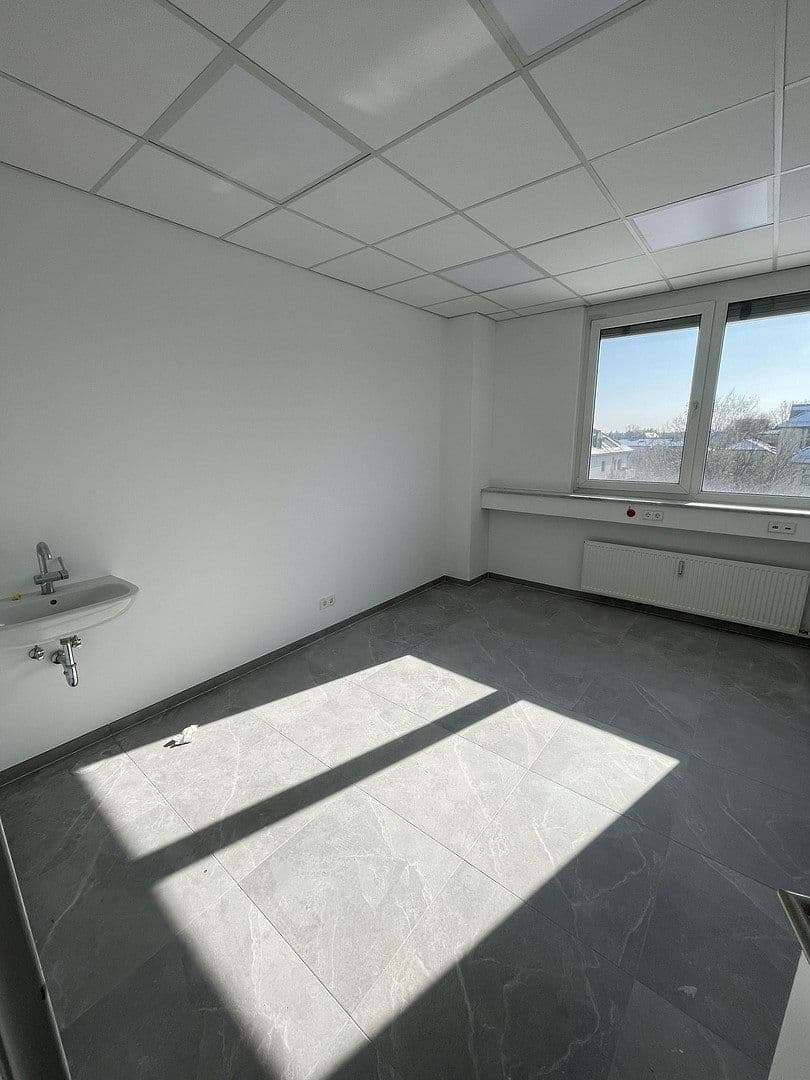 Prenájom kancelárie 395 m², Englmannstraße 2, München, Bavorsko Prenájom kancelárie 395 m², Englmannstraße 2, München, Bavorsko