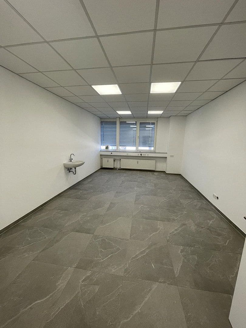 Prenájom kancelárie 395 m², Englmannstraße 2, München, Bavorsko Prenájom kancelárie 395 m², Englmannstraße 2, München, Bavorsko