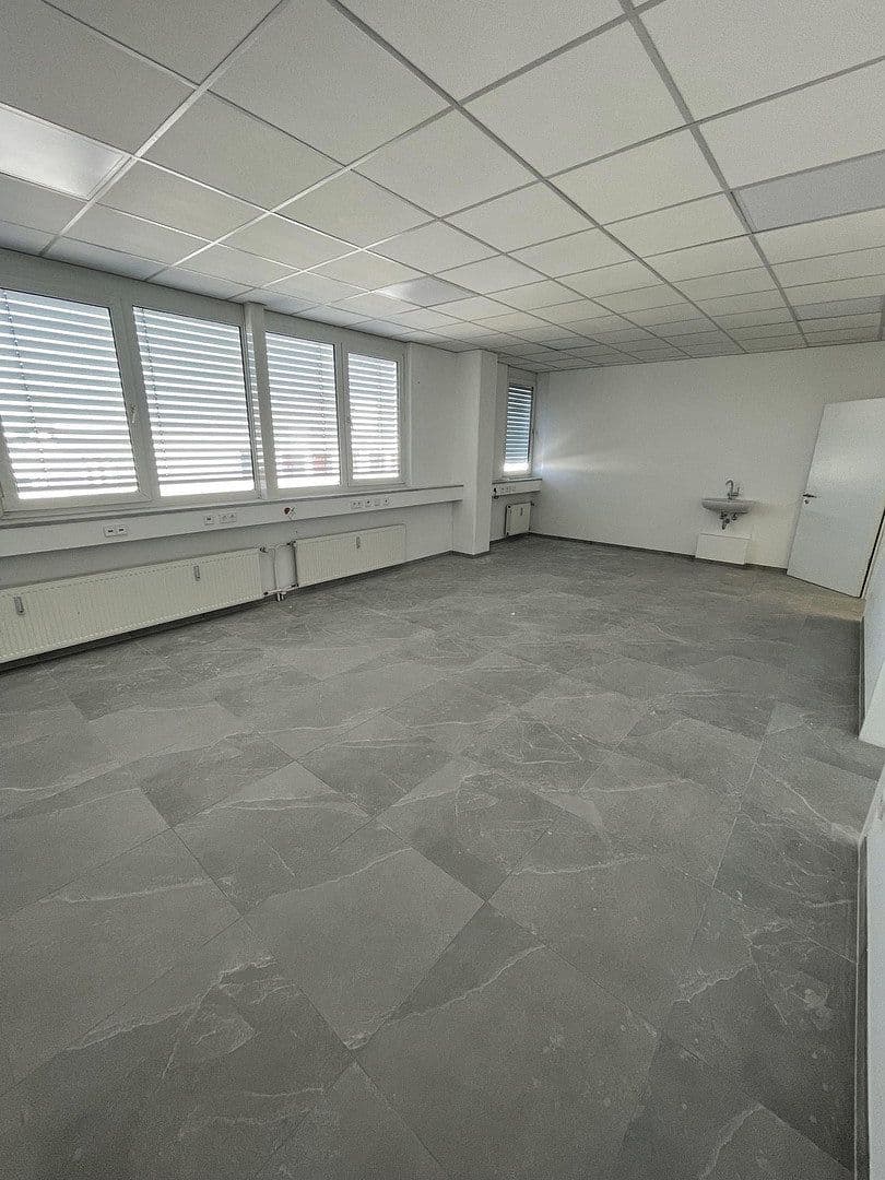 Prenájom kancelárie 395 m², Englmannstraße 2, München, Bavorsko Prenájom kancelárie 395 m², Englmannstraße 2, München, Bavorsko