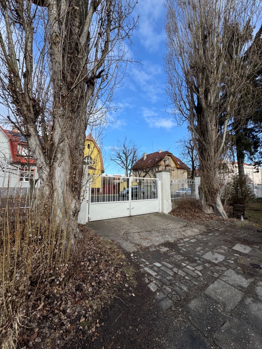 Prenájom garáže 19 m², Fr. Kloze, Kladno, Středočeský kraj Prenájom garáže 19 m², Fr. Kloze, Kladno, Středočeský kraj