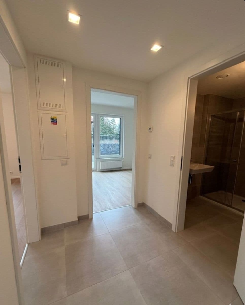 Prenájom bytu 2-izbový 52 m², Hodkovická, Praha, Praha Prenájom bytu 2-izbový 52 m², Hodkovická, Praha, Praha