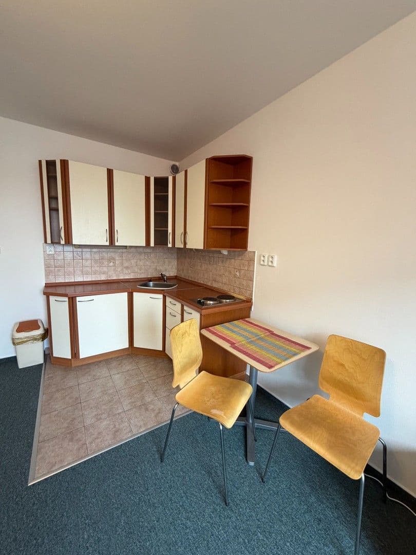 Prenájom bytu 1-izbový 28 m², Mattioliho, Praha, Praha Prenájom bytu 1-izbový 28 m², Mattioliho, Praha, Praha