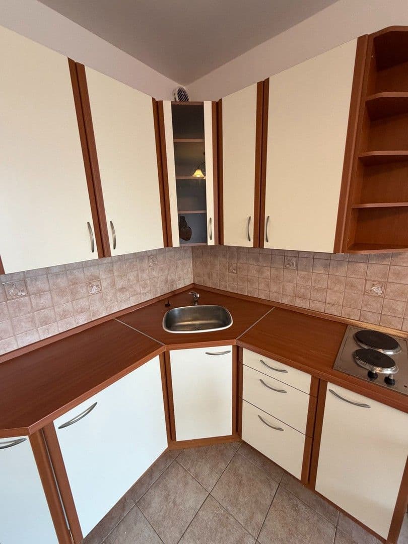 Prenájom bytu 1-izbový 28 m², Mattioliho, Praha, Praha Prenájom bytu 1-izbový 28 m², Mattioliho, Praha, Praha