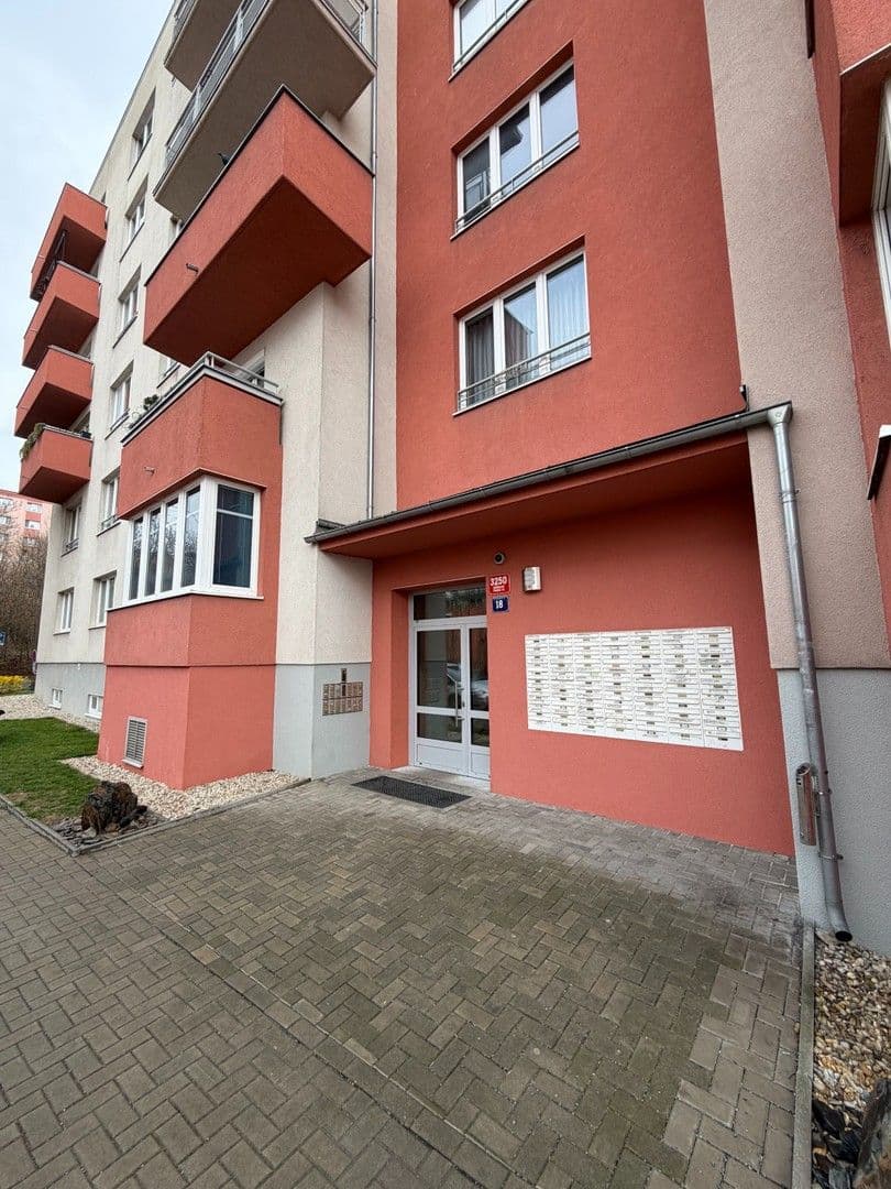 Prenájom bytu 1-izbový 28 m², Mattioliho, Praha, Praha Prenájom bytu 1-izbový 28 m², Mattioliho, Praha, Praha