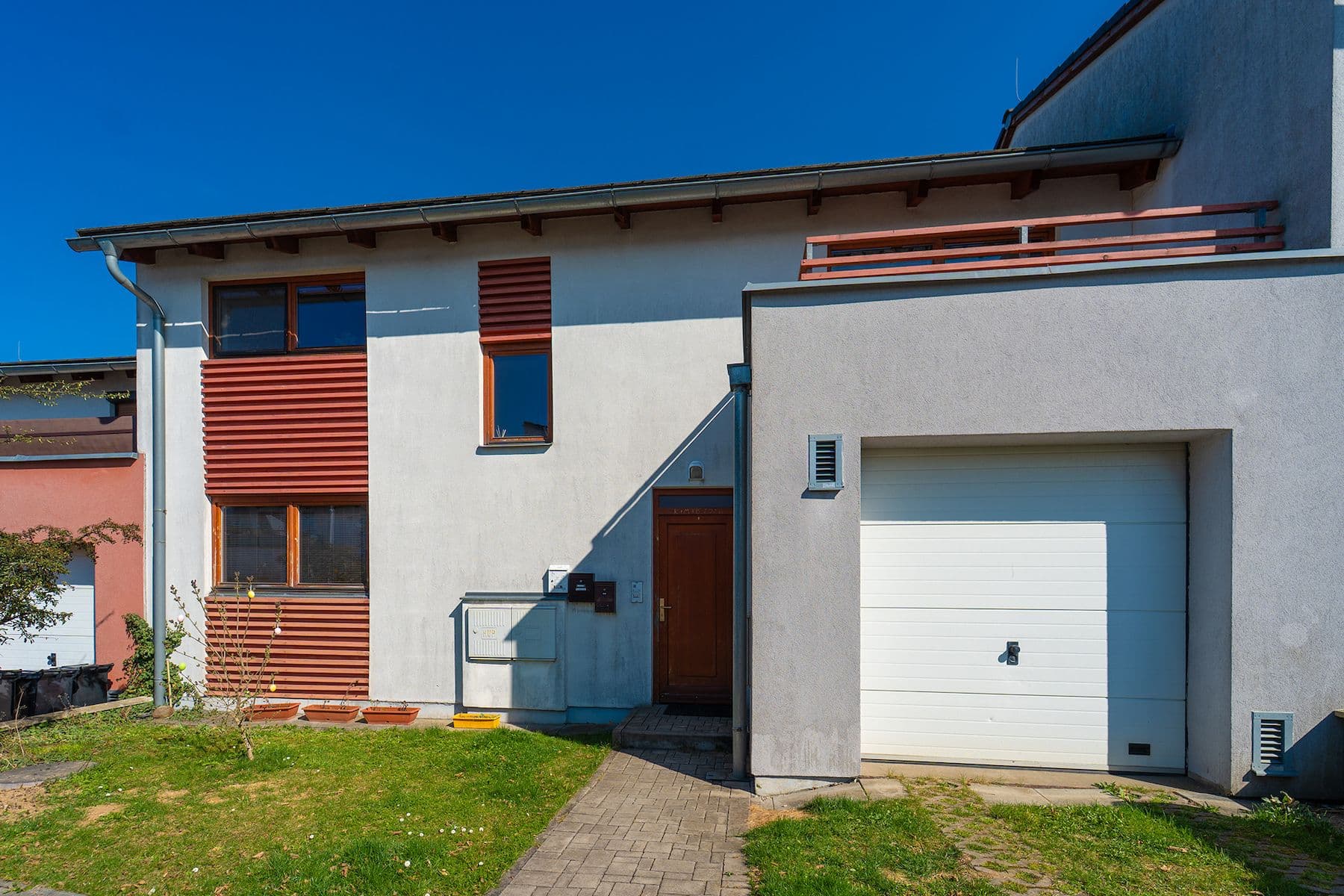 Predaj bytu 1-izbový 36 m², Kosatcová, Říčany, Středočeský kraj Predaj bytu 1-izbový 36 m², Kosatcová, Říčany, Středočeský kraj