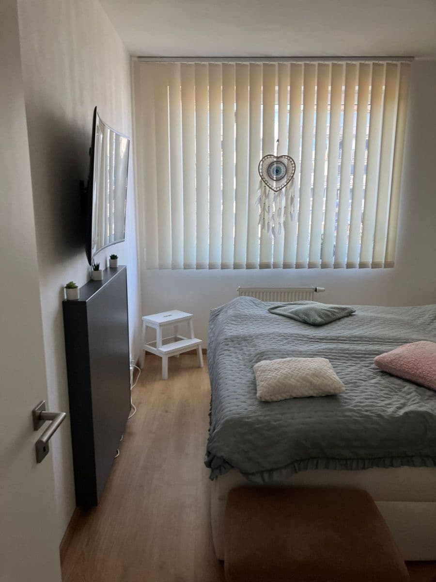 Prenájom bytu 3-izbový 70 m², Rižská, Praha, Praha Prenájom bytu 3-izbový 70 m², Rižská, Praha, Praha