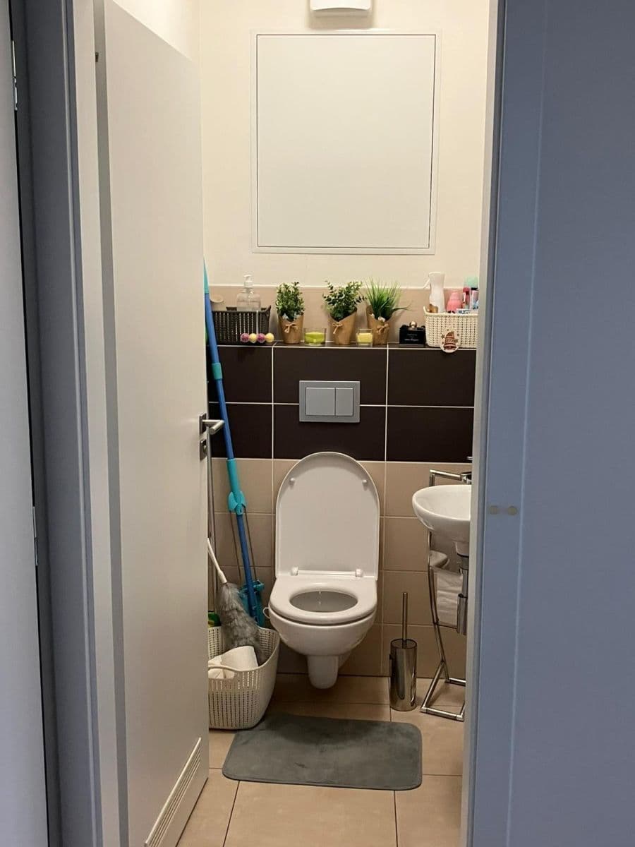 Prenájom bytu 3-izbový 70 m², Rižská, Praha, Praha Prenájom bytu 3-izbový 70 m², Rižská, Praha, Praha