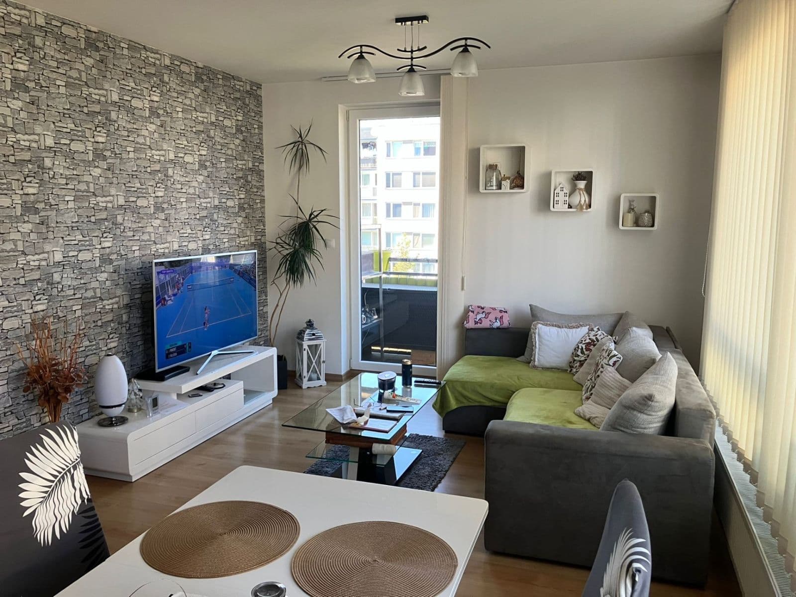 Prenájom bytu 3-izbový 70 m², Rižská, Praha, Praha Prenájom bytu 3-izbový 70 m², Rižská, Praha, Praha