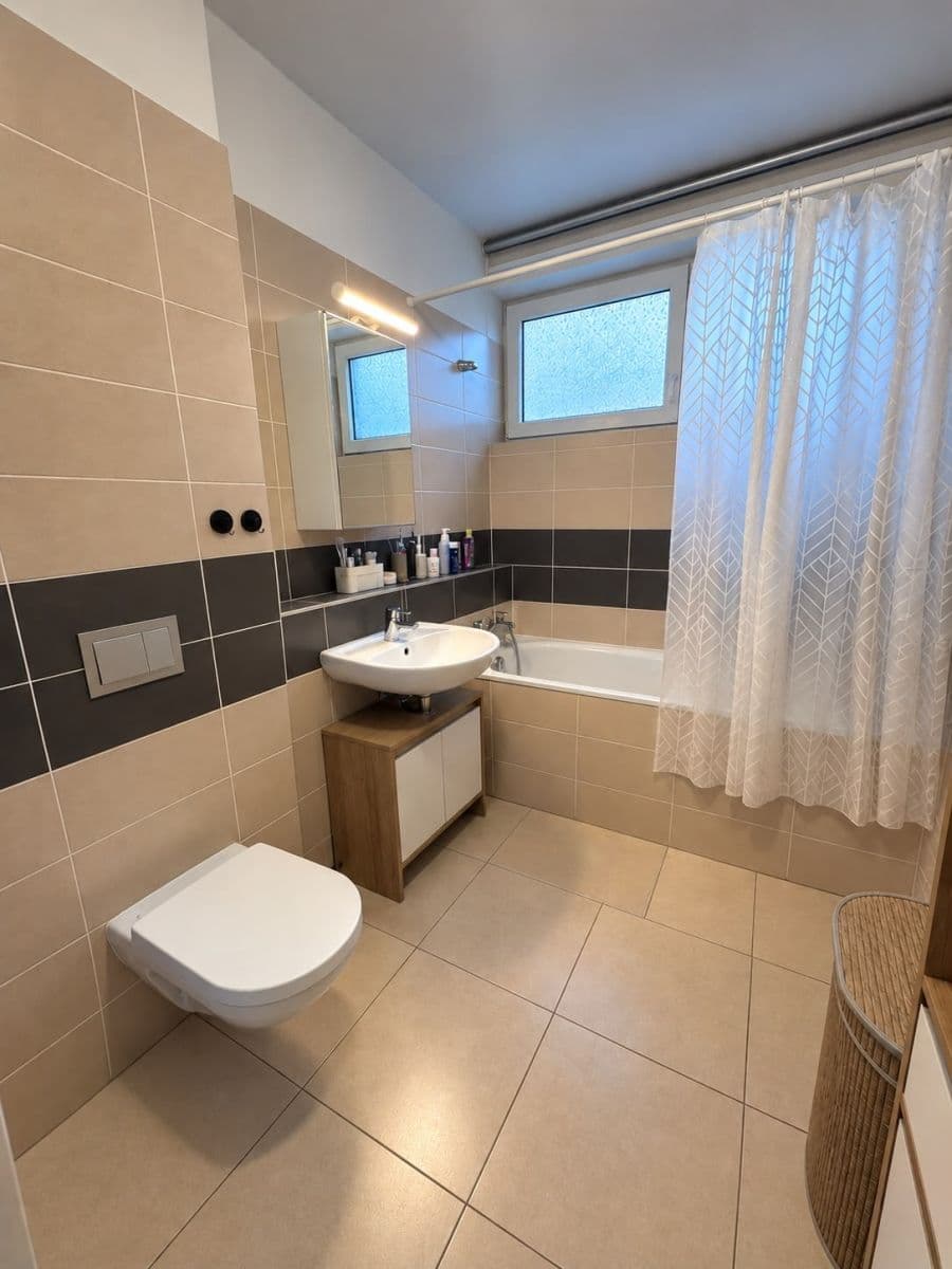 Prenájom bytu 2-izbový 51 m², Rižská, Praha, Praha Prenájom bytu 2-izbový 51 m², Rižská, Praha, Praha