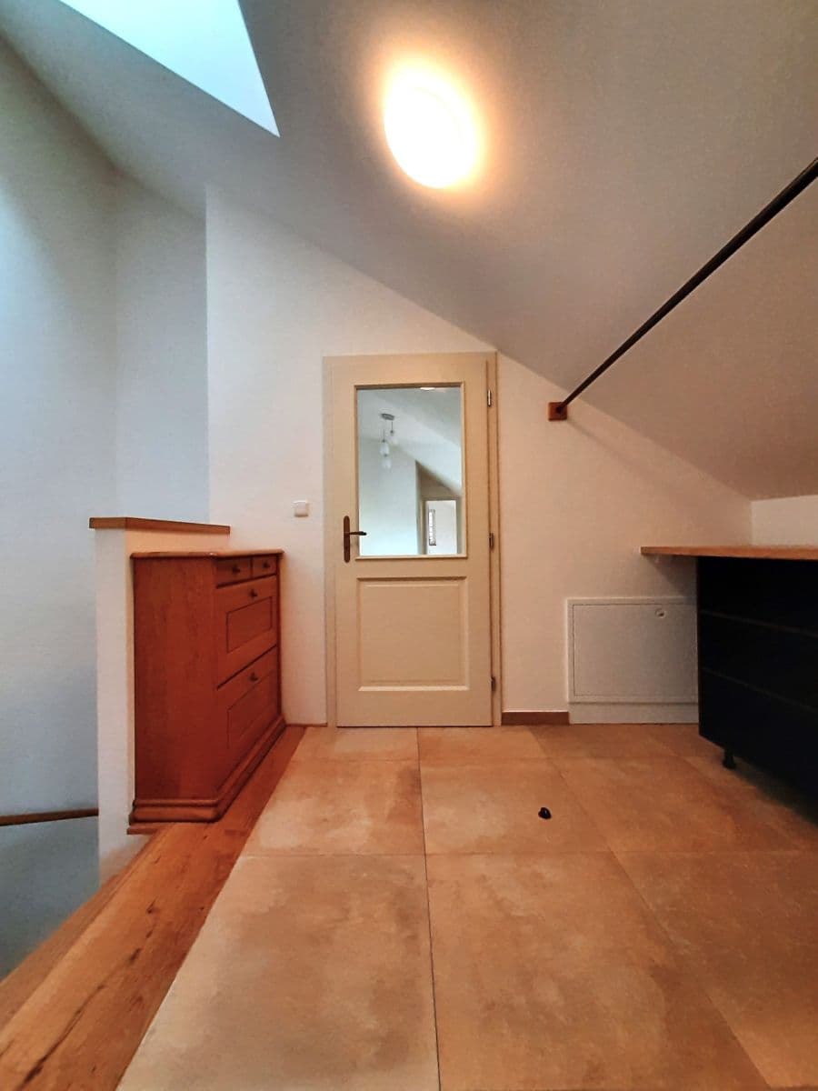 Prenájom bytu 2-izbový 83 m², Chržínská, Velvary, Středočeský kraj Prenájom bytu 2-izbový 83 m², Chržínská, Velvary, Středočeský kraj