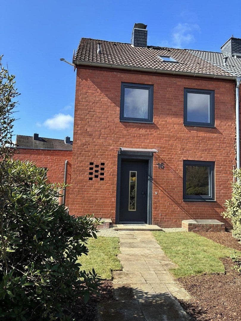 Predaj domu 120 m², pozemek 384 m², Lüneburg, Dolné Sasko Predaj domu 120 m², pozemek 384 m², Lüneburg, Dolné Sasko