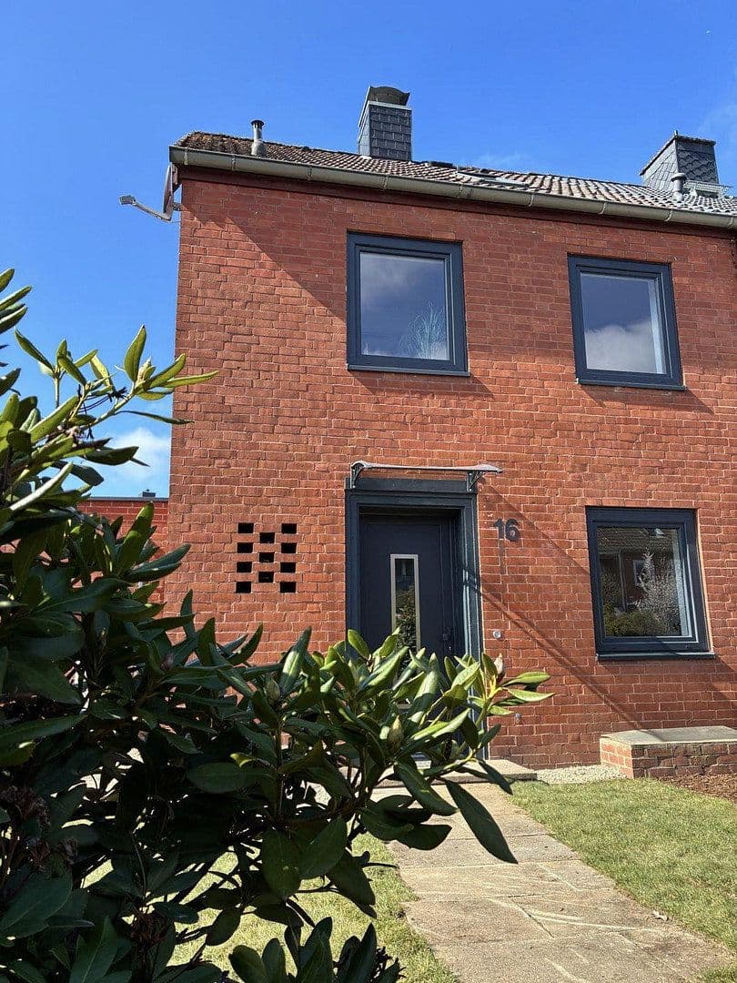 Predaj domu 120 m², pozemek 384 m², Lüneburg, Dolné Sasko Predaj domu 120 m², pozemek 384 m², Lüneburg, Dolné Sasko