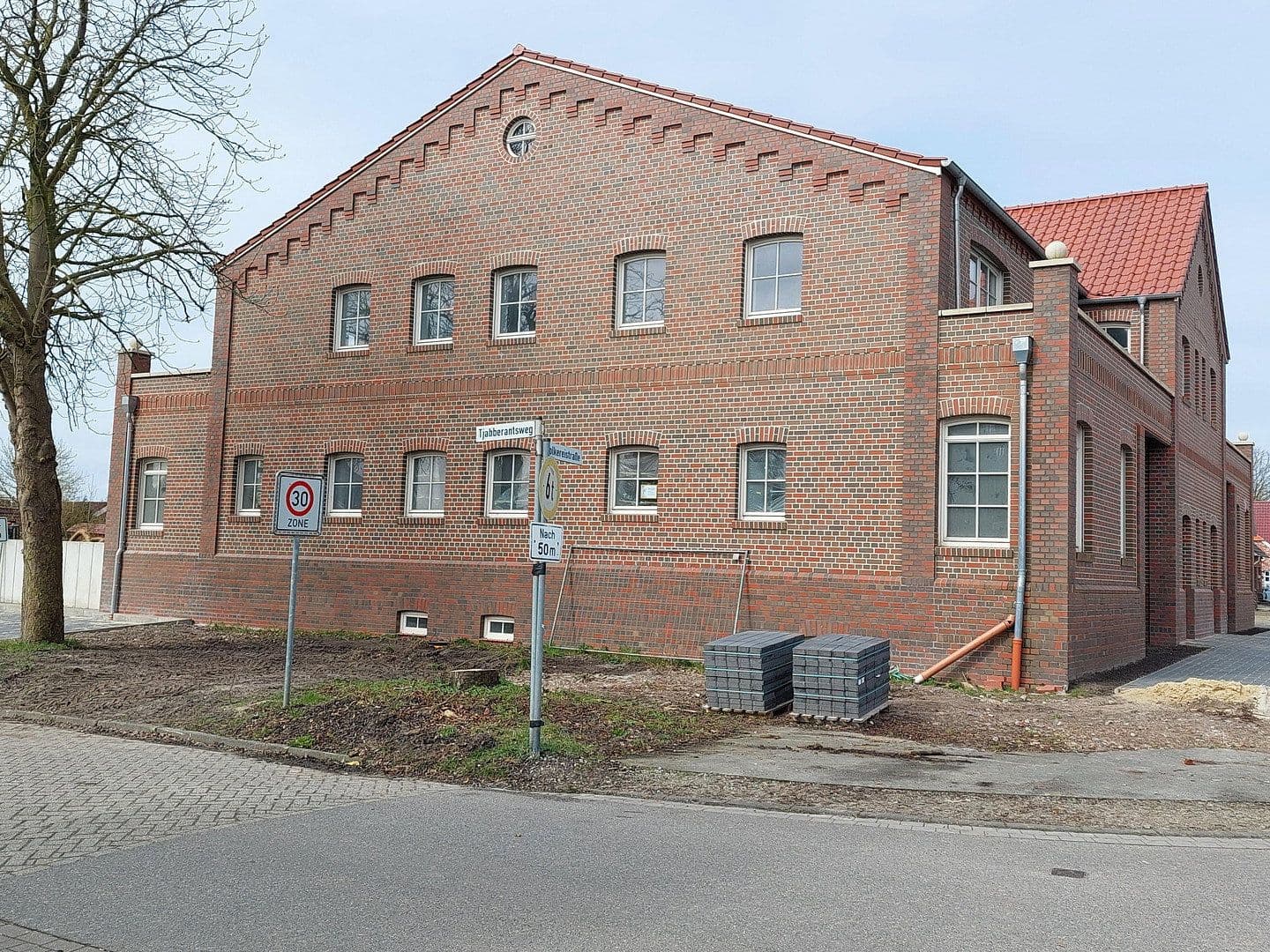 Prenájom bytu 3-izbový 89 m², Molkereistr. 13, Jemgum, Dolné Sasko Prenájom bytu 3-izbový 89 m², Molkereistr. 13, Jemgum, Dolné Sasko