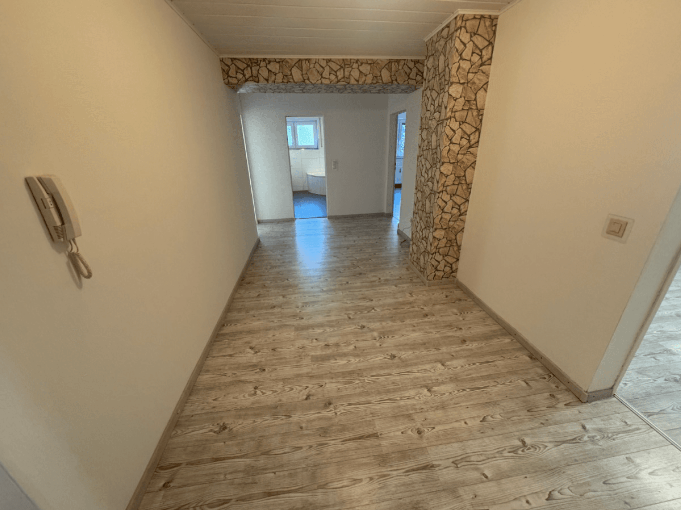 Prenájom bytu 4-izbový 120 m², Neuberg, Hesensko Prenájom bytu 4-izbový 120 m², Neuberg, Hesensko