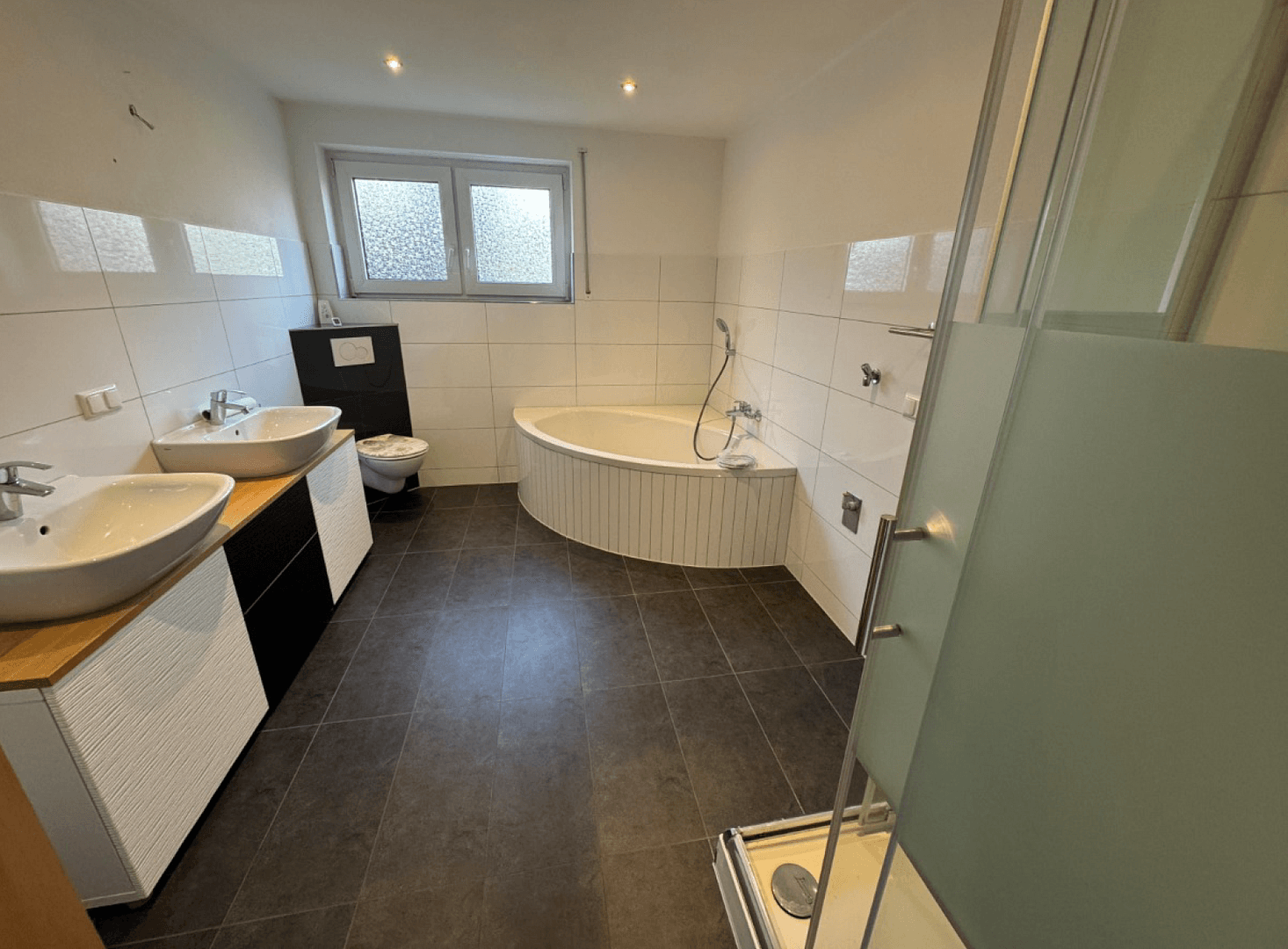 Prenájom bytu 4-izbový 120 m², Neuberg, Hesensko Prenájom bytu 4-izbový 120 m², Neuberg, Hesensko