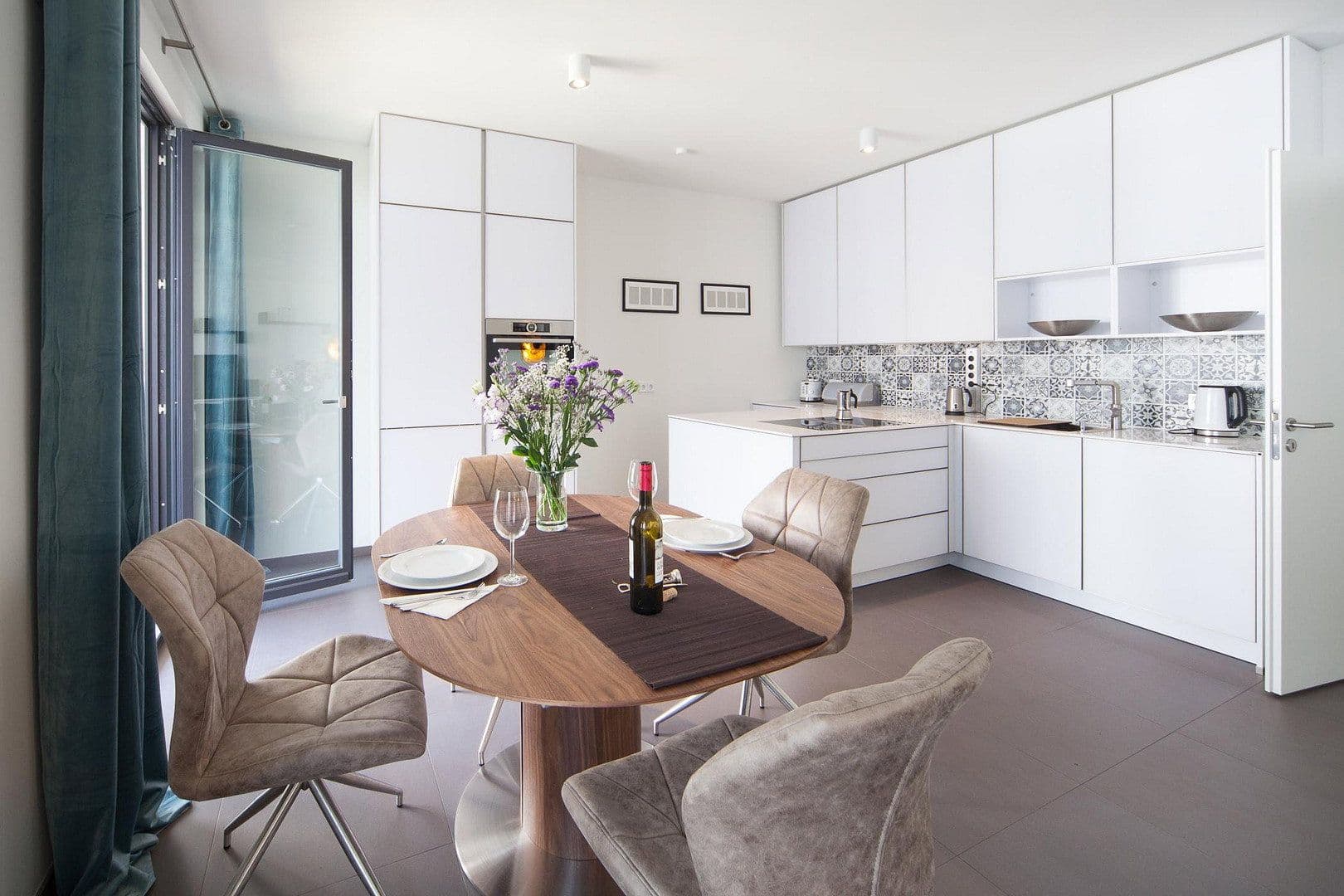 Prenájom bytu 3-izbový 108 m², Beuthstr. 14, Berlrin, Berlín Prenájom bytu 3-izbový 108 m², Beuthstr. 14, Berlrin, Berlín