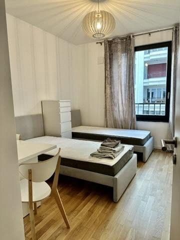 Prenájom bytu 3-izbový 108 m², Beuthstr. 14, Berlrin, Berlín Prenájom bytu 3-izbový 108 m², Beuthstr. 14, Berlrin, Berlín