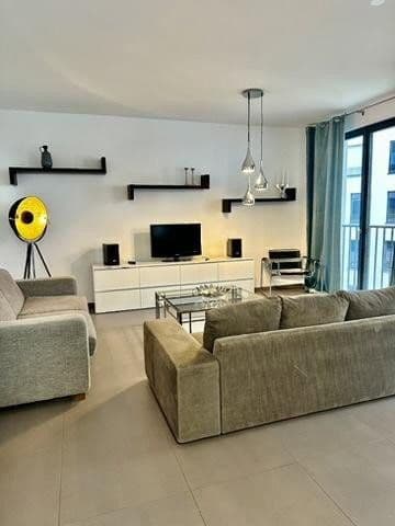 Prenájom bytu 3-izbový 108 m², Beuthstr. 14, Berlrin, Berlín Prenájom bytu 3-izbový 108 m², Beuthstr. 14, Berlrin, Berlín