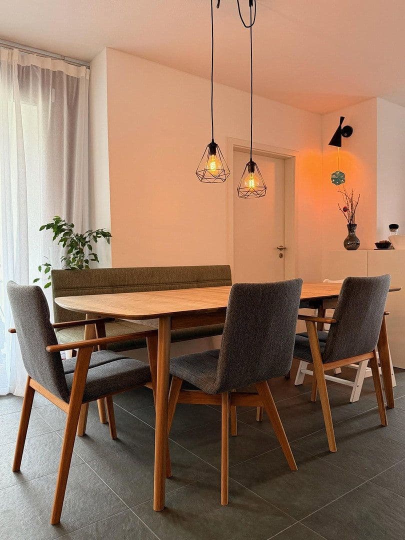 Prenájom bytu 3-izbový 85 m², Stuttgart, Bádensko-Wurttembersko Prenájom bytu 3-izbový 85 m², Stuttgart, Bádensko-Wurttembersko