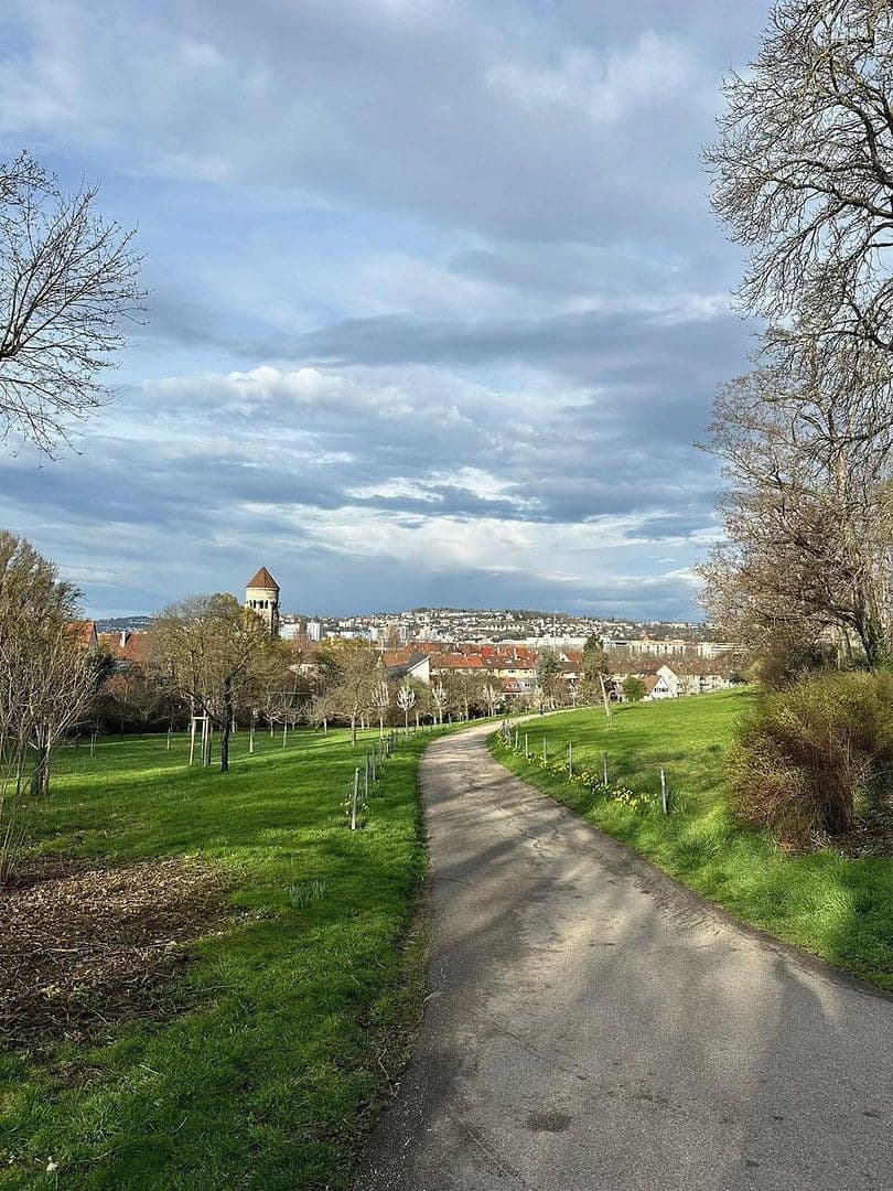 Prenájom bytu 3-izbový 85 m², Stuttgart, Bádensko-Wurttembersko Prenájom bytu 3-izbový 85 m², Stuttgart, Bádensko-Wurttembersko