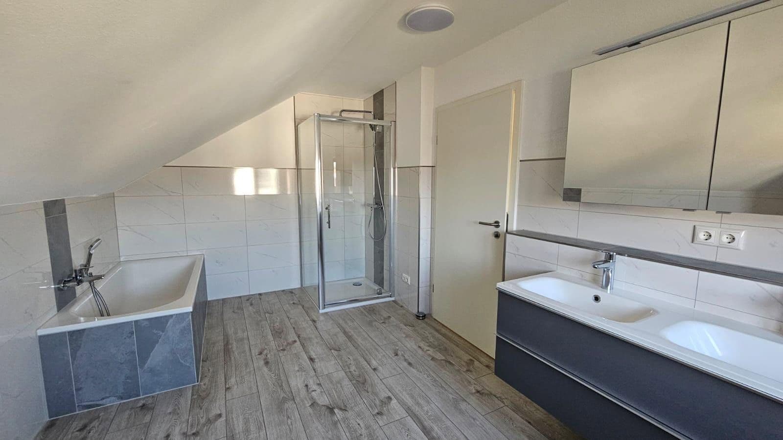 Predaj domu 129 m², pozemek 585 m², Fasanenweg 7, Pyrbaum, Bavorsko Predaj domu 129 m², pozemek 585 m², Fasanenweg 7, Pyrbaum, Bavorsko