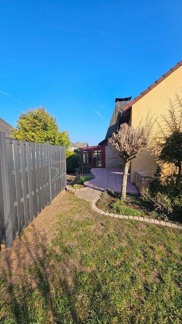 Predaj domu 129 m², pozemek 585 m², Fasanenweg 7, Pyrbaum, Bavorsko Predaj domu 129 m², pozemek 585 m², Fasanenweg 7, Pyrbaum, Bavorsko