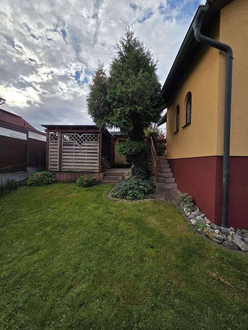 Predaj domu 129 m², pozemek 585 m², Fasanenweg 7, Pyrbaum, Bavorsko Predaj domu 129 m², pozemek 585 m², Fasanenweg 7, Pyrbaum, Bavorsko