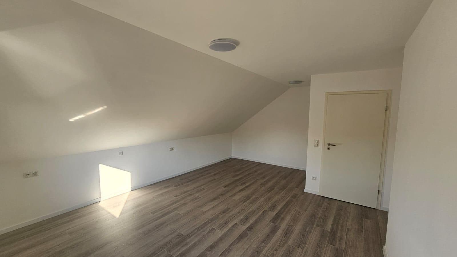 Predaj domu 129 m², pozemek 585 m², Fasanenweg 7, Pyrbaum, Bavorsko Predaj domu 129 m², pozemek 585 m², Fasanenweg 7, Pyrbaum, Bavorsko